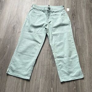 Croft & Barrow Light Green Capris